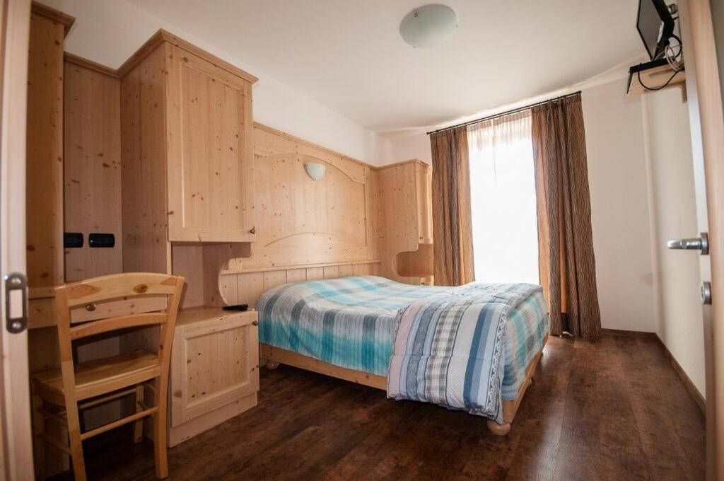 B&B Ledro Affittacamere Mezzolago Oda fotoğraf