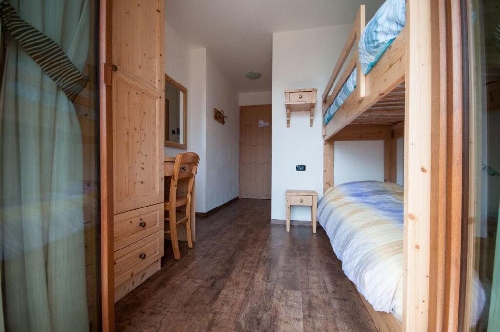 B&B Ledro Affittacamere Mezzolago Oda fotoğraf